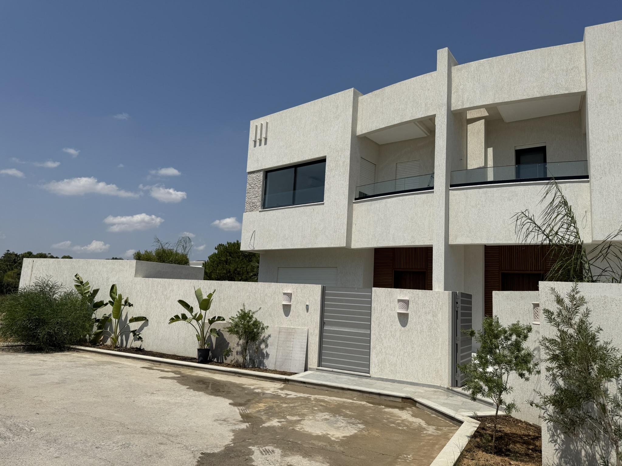 Villa Jasmin — façade et piscine